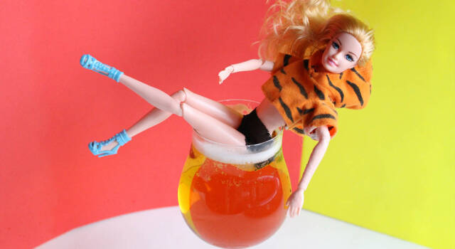 Trasformare una Barbie nell&#8217;eroina di Frozen con il Riciclo Creativo