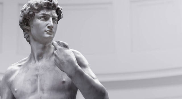 Il David di Michelangelo tatuato, versione pop