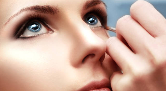 Come mettere l&#8217; eyeliner sugli occhi grandi