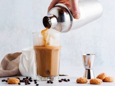 Come fare il caffè shakerato senza shaker