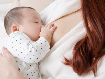 Si può allattare con la febbre?