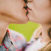 Una suora interrompe set fotografico per un bacio tra due donne: “Che fate!”