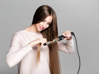 ragazza capelli lunghi boccolo