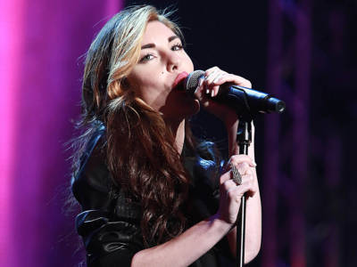 Bianca Atzei che canta