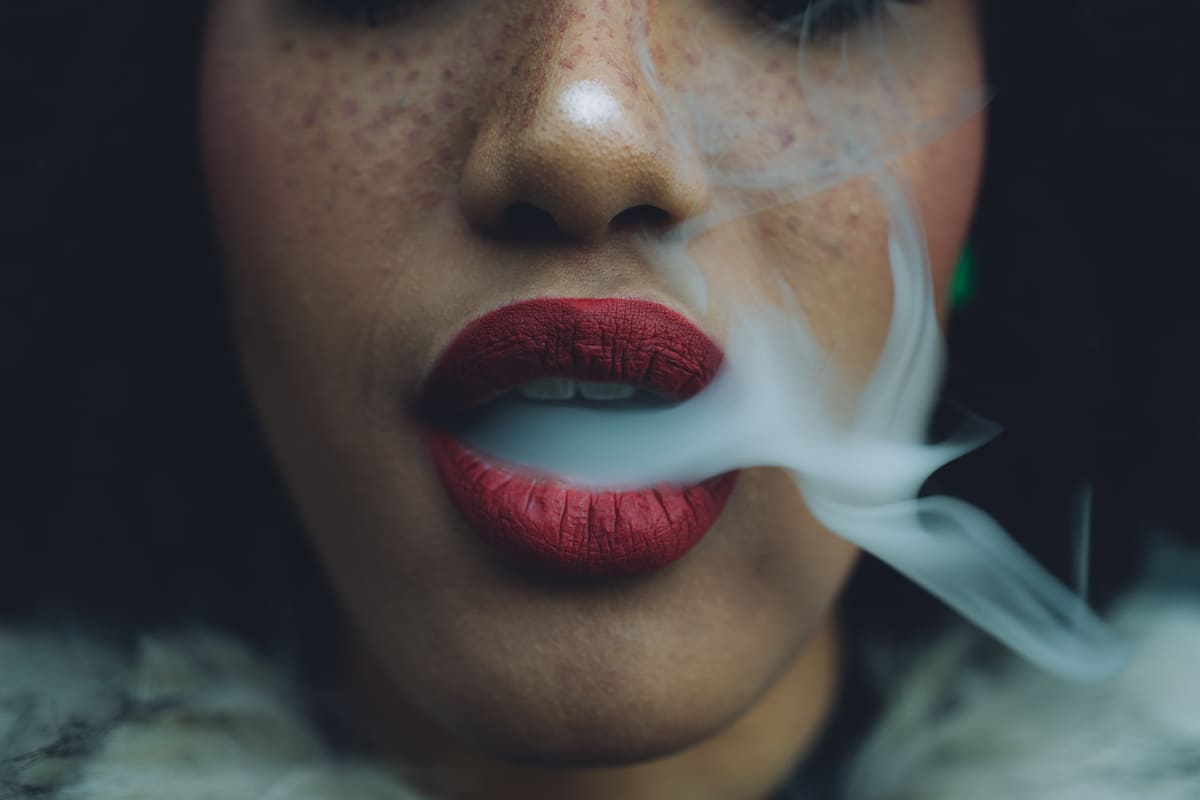 bocca donna fumo