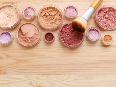 Trucchi fondotinta cipria pennello