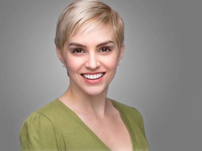 donna capelli corti taglio pixie cut