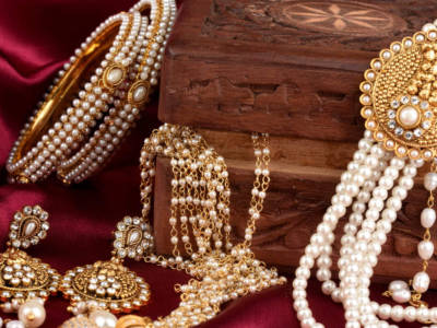 Come abbinare collana di perle con abiti da sposa