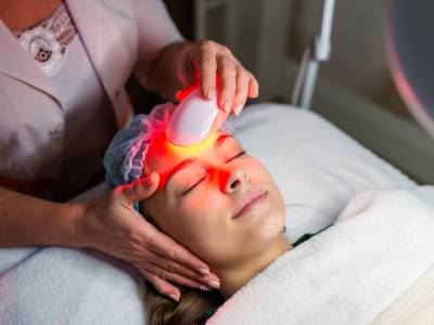 luce pulsata viso seduta