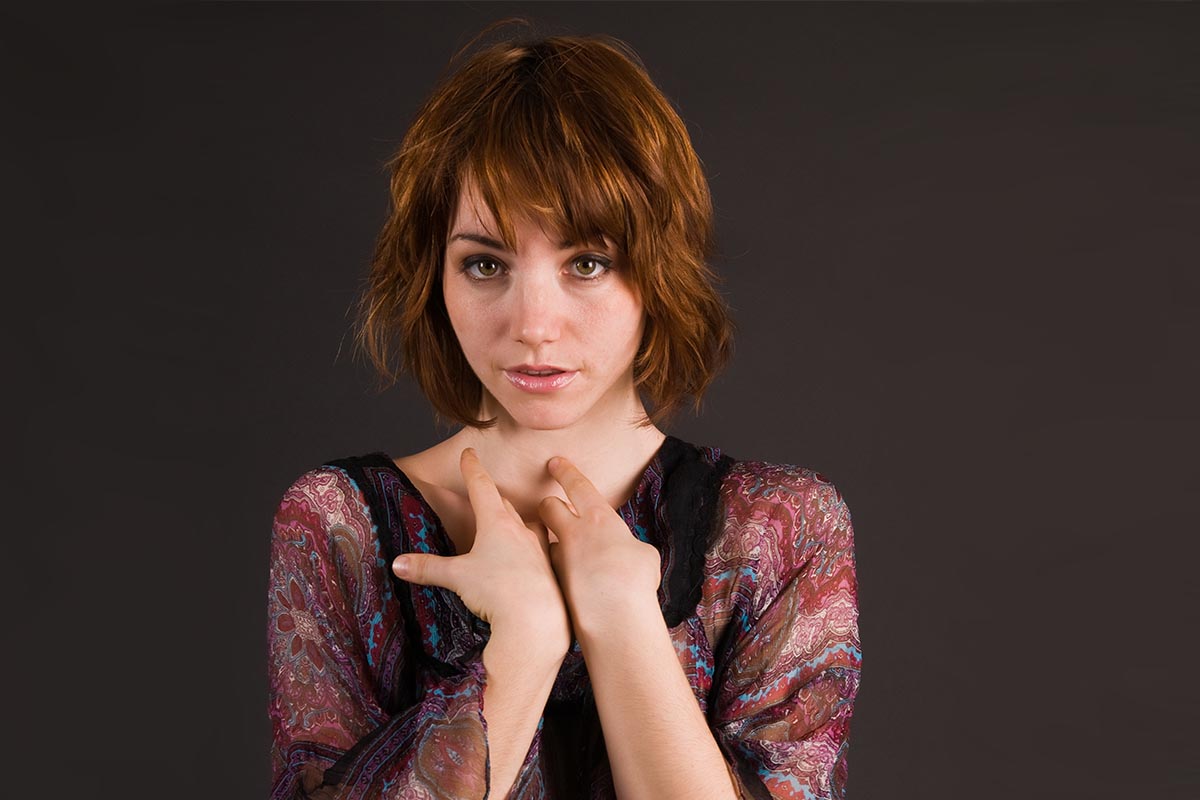 ragazza capelli shag