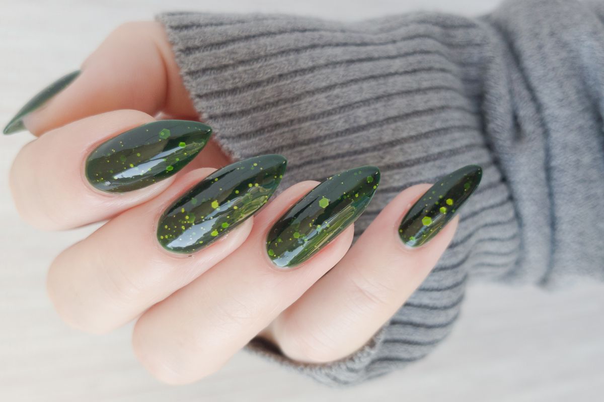unghie nailart verde effetto vetro
