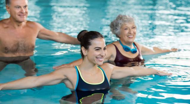 I vantaggi dell&#8217;acquagym: più tonica e snella muovendosi in acqua