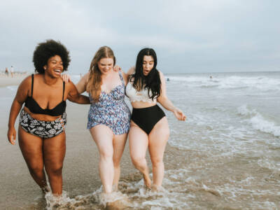ragazze curvy costume spiaggia