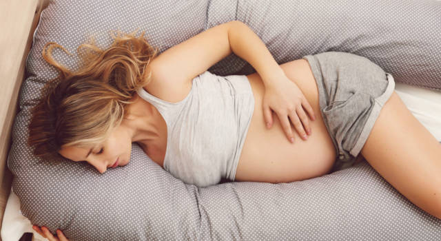 Come usare il cuscino per gravidanza in allattamento