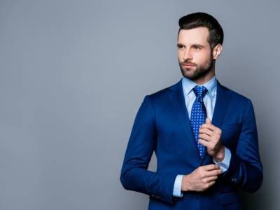 abito blu uomo elegante