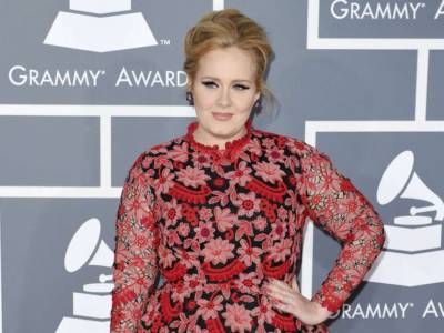 Adele accusata di transfobia per il discorso ai Brit Awards: che ha detto?