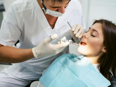 ragazza dentista denti visita
