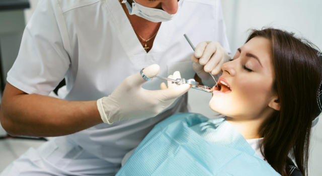 Quanto costa rifarsi i denti in Romania