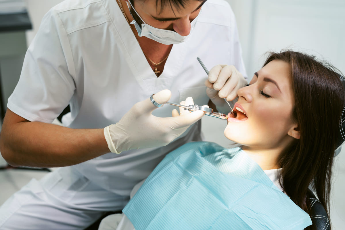 ragazza dentista denti visita