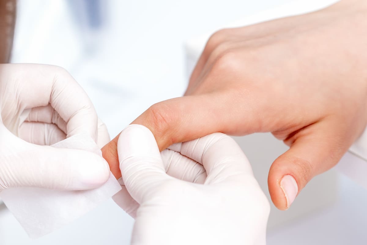 manicure unghie estetista pulizia