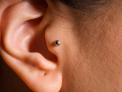 orecchio piercing trago