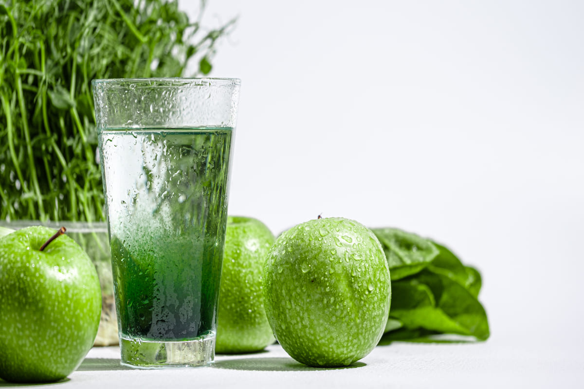 merle bicchiere acqua clorofilla