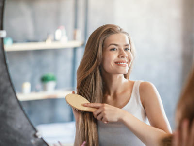 spazzola ragazza capelli pettinare