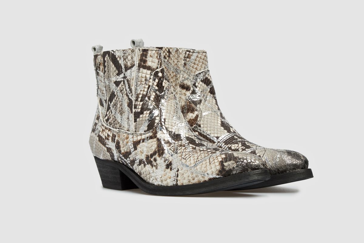ankle boots in pitone