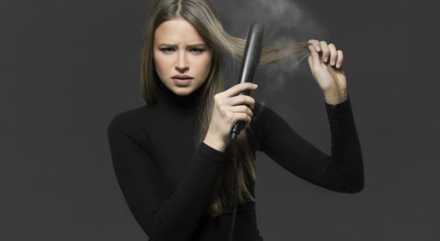 Come proteggere i capelli dalle bruciature della piastra