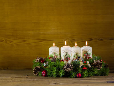 corona avvento candele accese