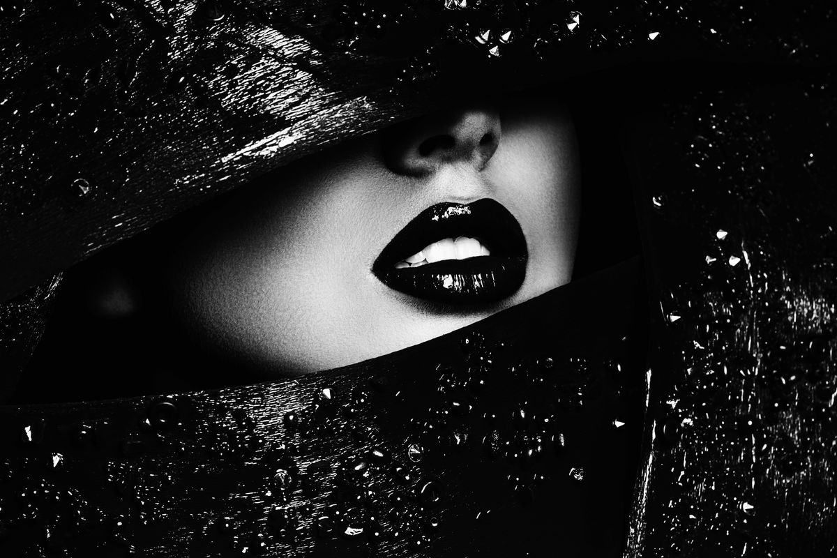 labbra rossetto nero