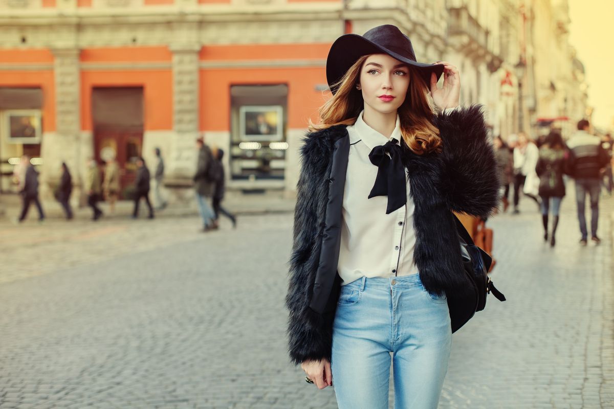 ragazza camicia fiocco