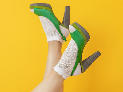 scarpe peep toe con calze