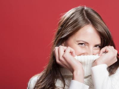 ragazza maglia collo dolcevita