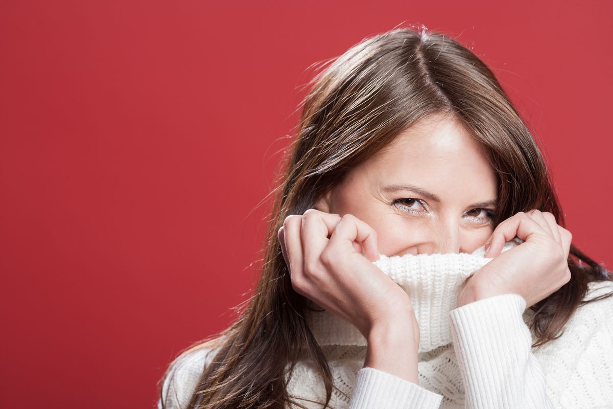 ragazza maglia collo dolcevita