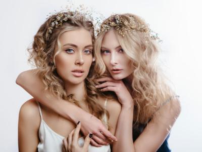 ragazze coroncine fiori