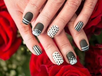 unghie nail art bianco nero bubble manicure