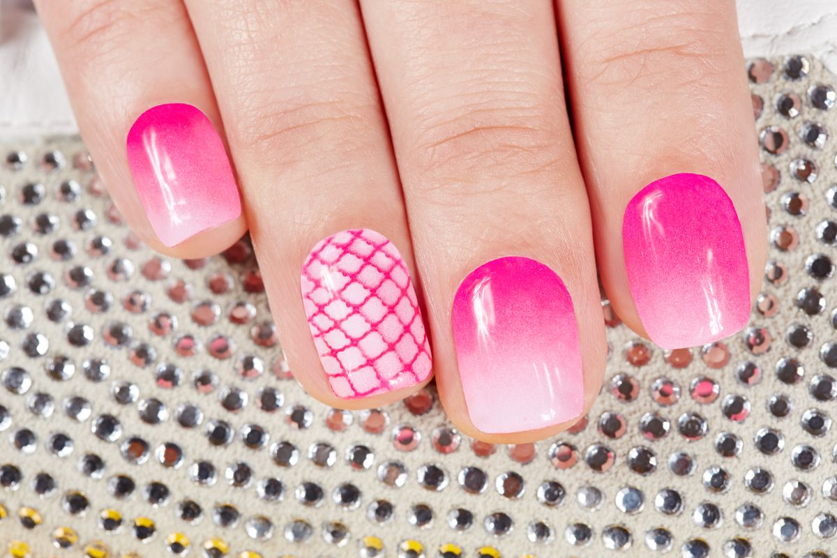 unghie nailart effetto sfumato rosa