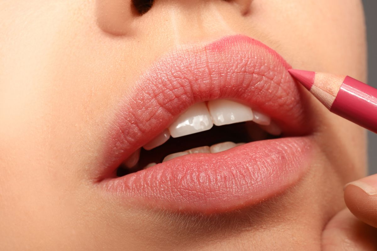 contouring labbra matita