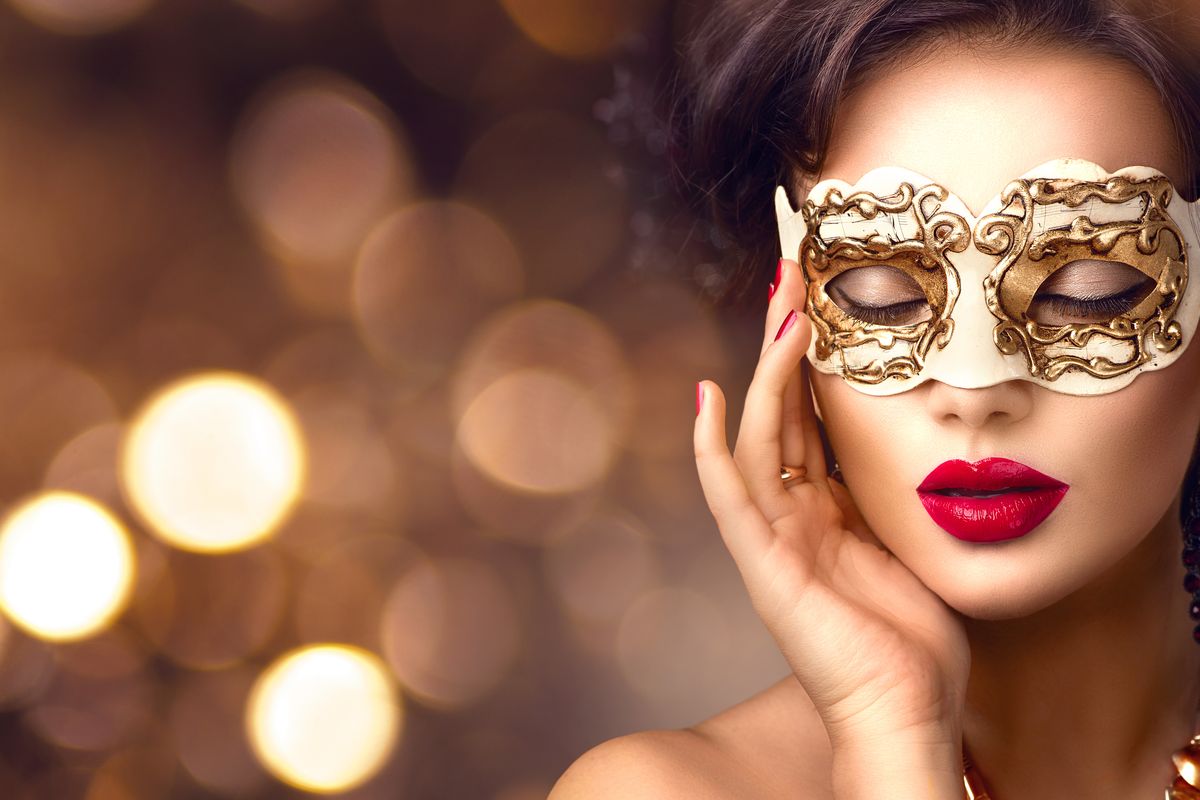 donna maschera trucco serata gala
