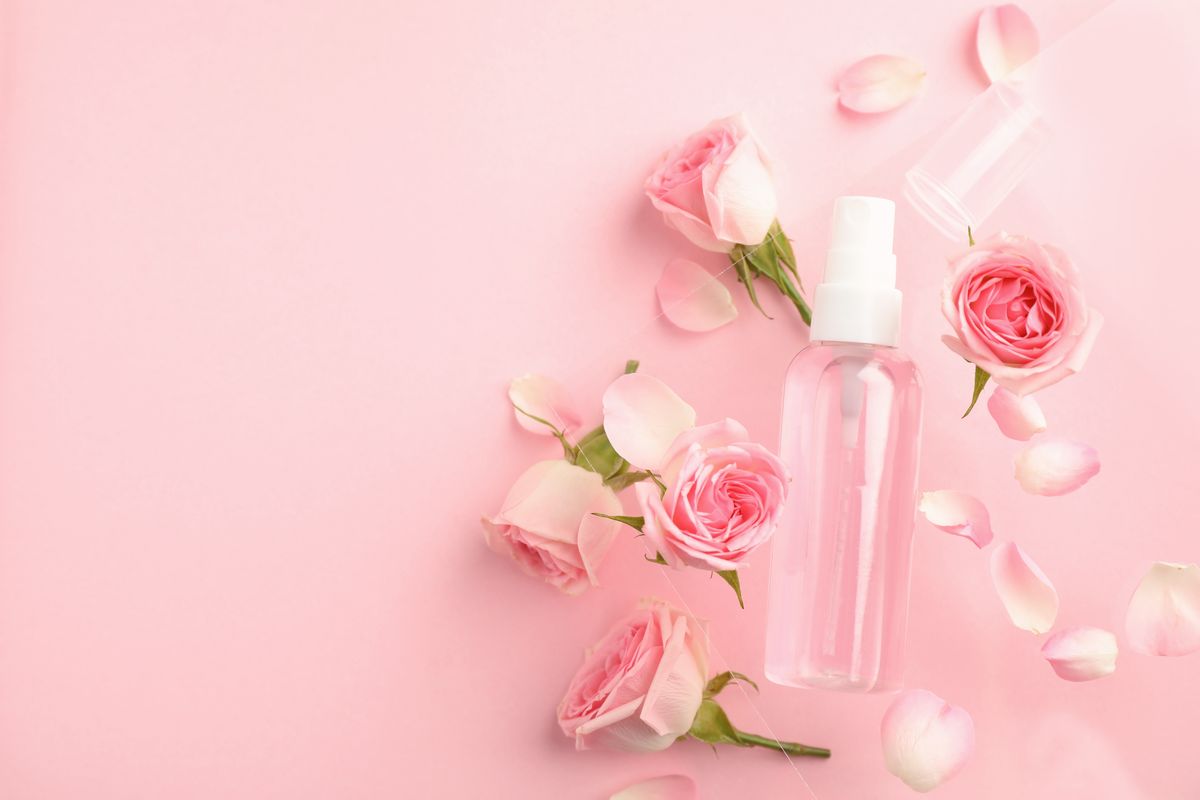 lozione spray acqua alle rose