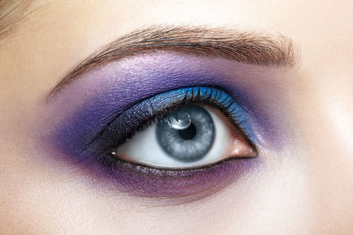 occhi azzurri makeup viola