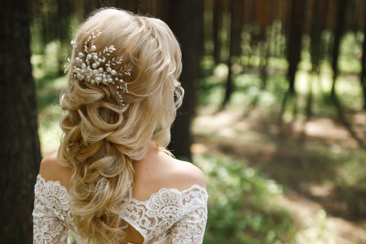 Sposa acconciatura Semiraccolto