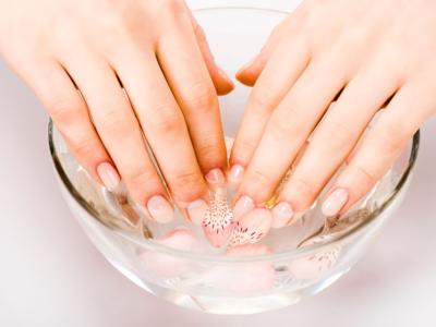 Unghie ciotola acqua