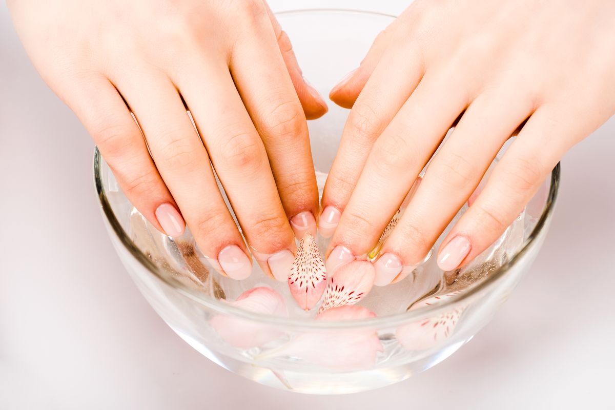 Unghie ciotola acqua