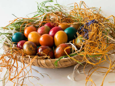 uova cesto pasqua decorazione rafia