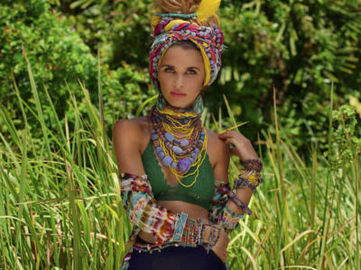ragazza con accessori african style