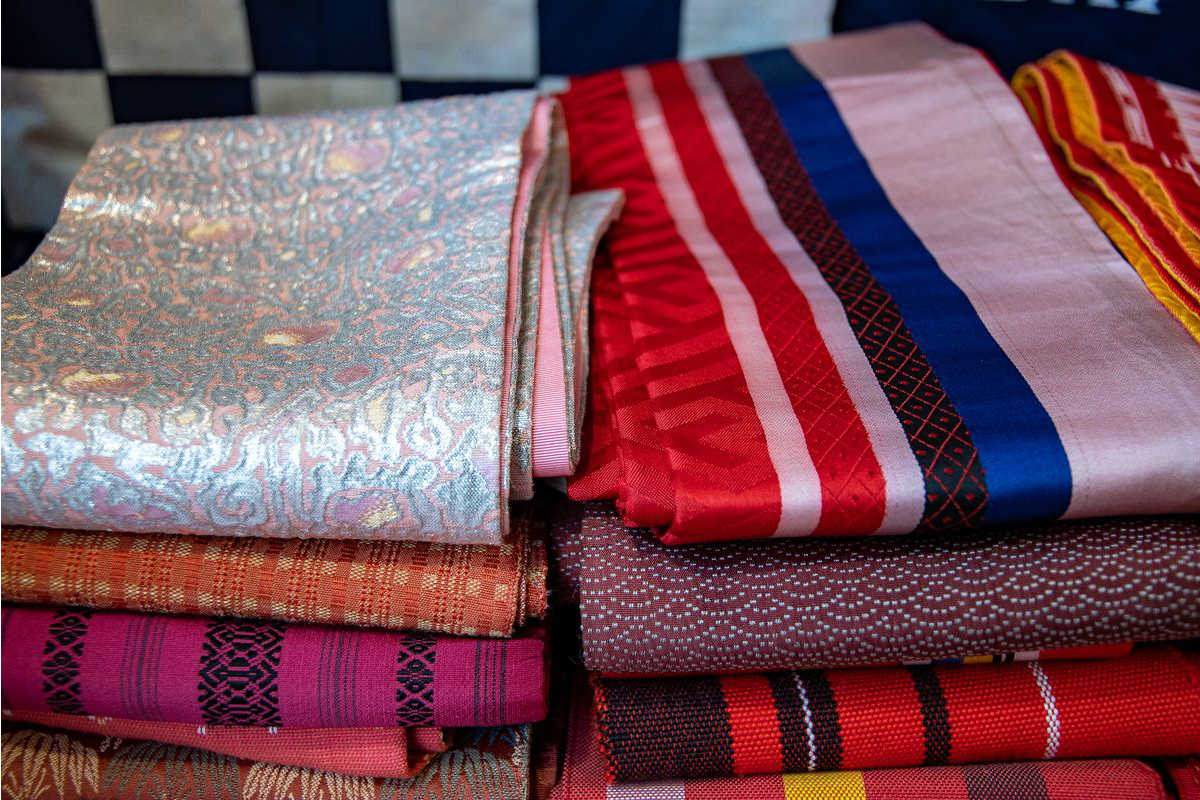 tessuti colorati fusciacca