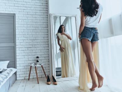 donna specchio abbinare vestito