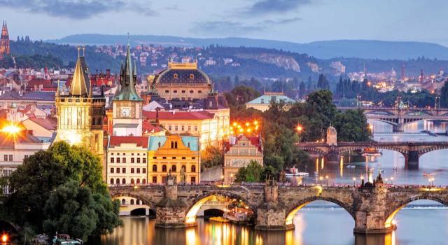 Viaggi di nozze in Europa, le mete più gettonate: Praga, Vienna, Budapest (ma non solo)